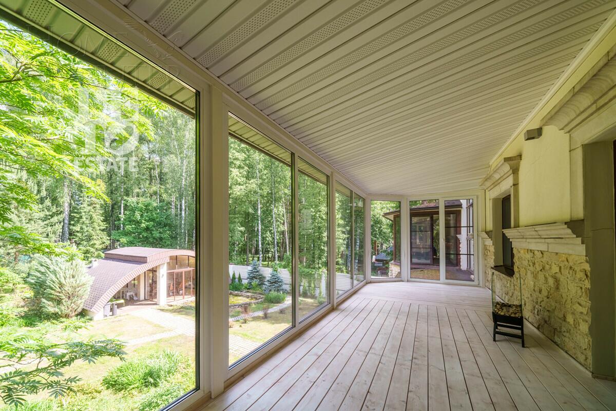 3-этажный коттедж 640 м² с отделкой