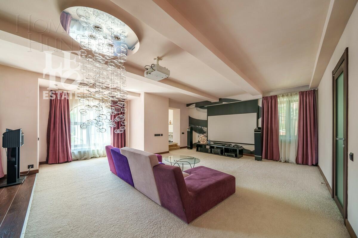 3-этажный коттедж 640 м² с отделкой