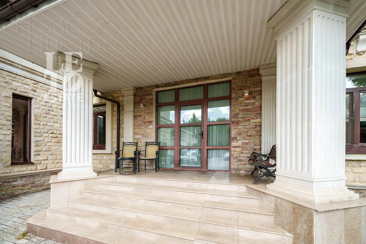 3-этажный коттедж 640 м² с отделкой