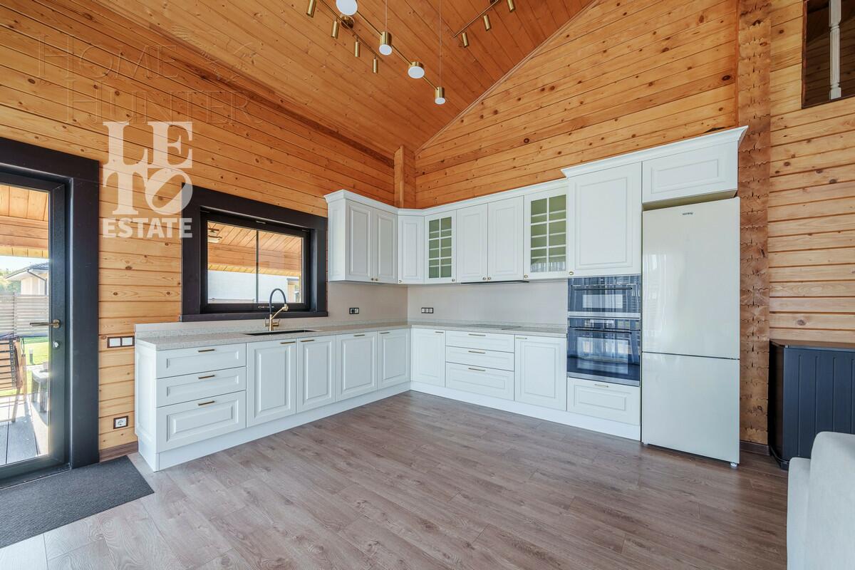 2-этажный коттедж 400 м² с отделкой