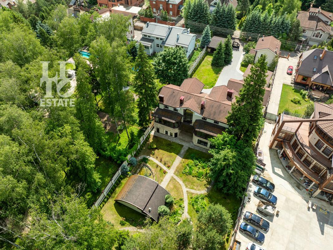 3-этажный коттедж 640 м² с отделкой