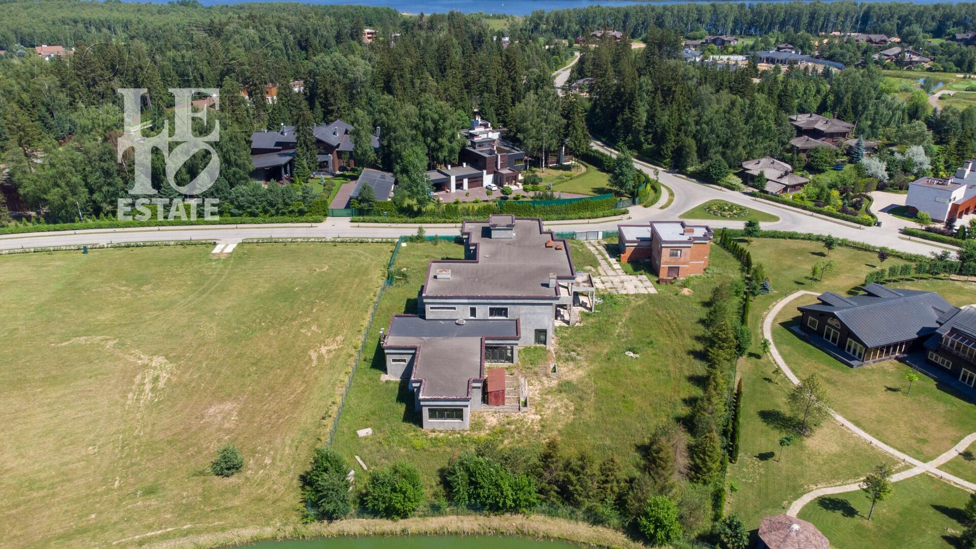 2-этажный коттедж 1 000 м² без отделки