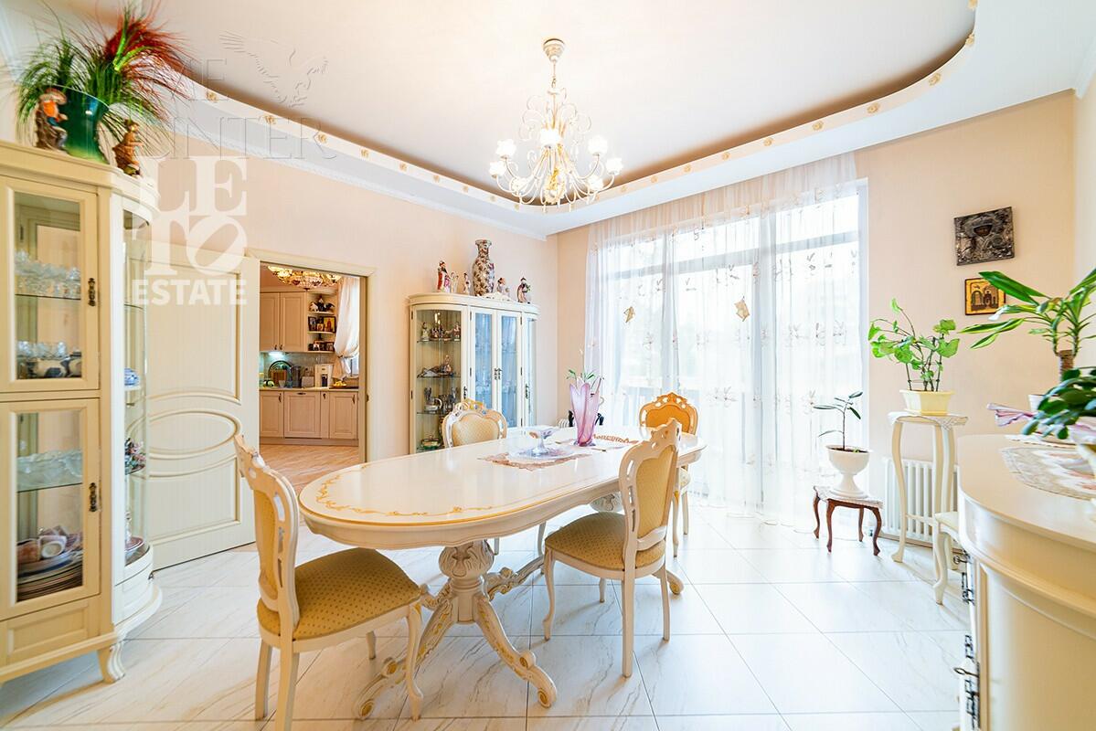 3-этажный коттедж 490 м² с отделкой