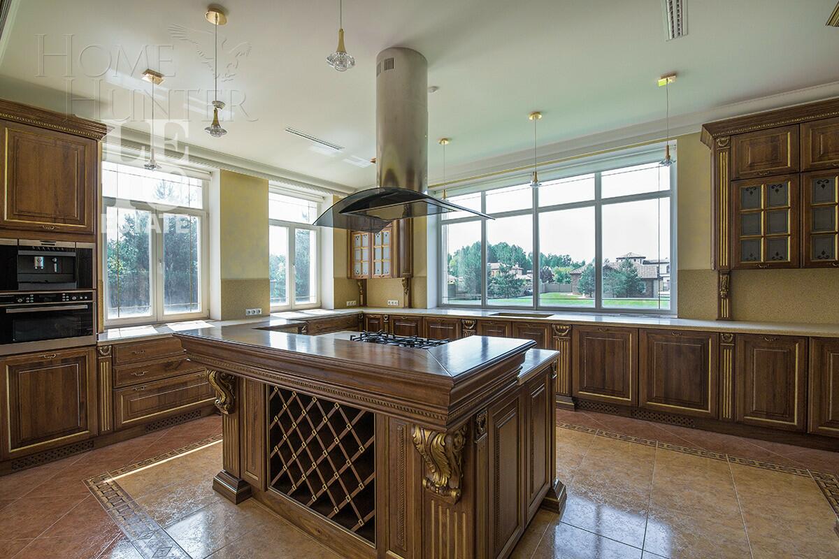 3-этажный коттедж 1 500 м² с отделкой