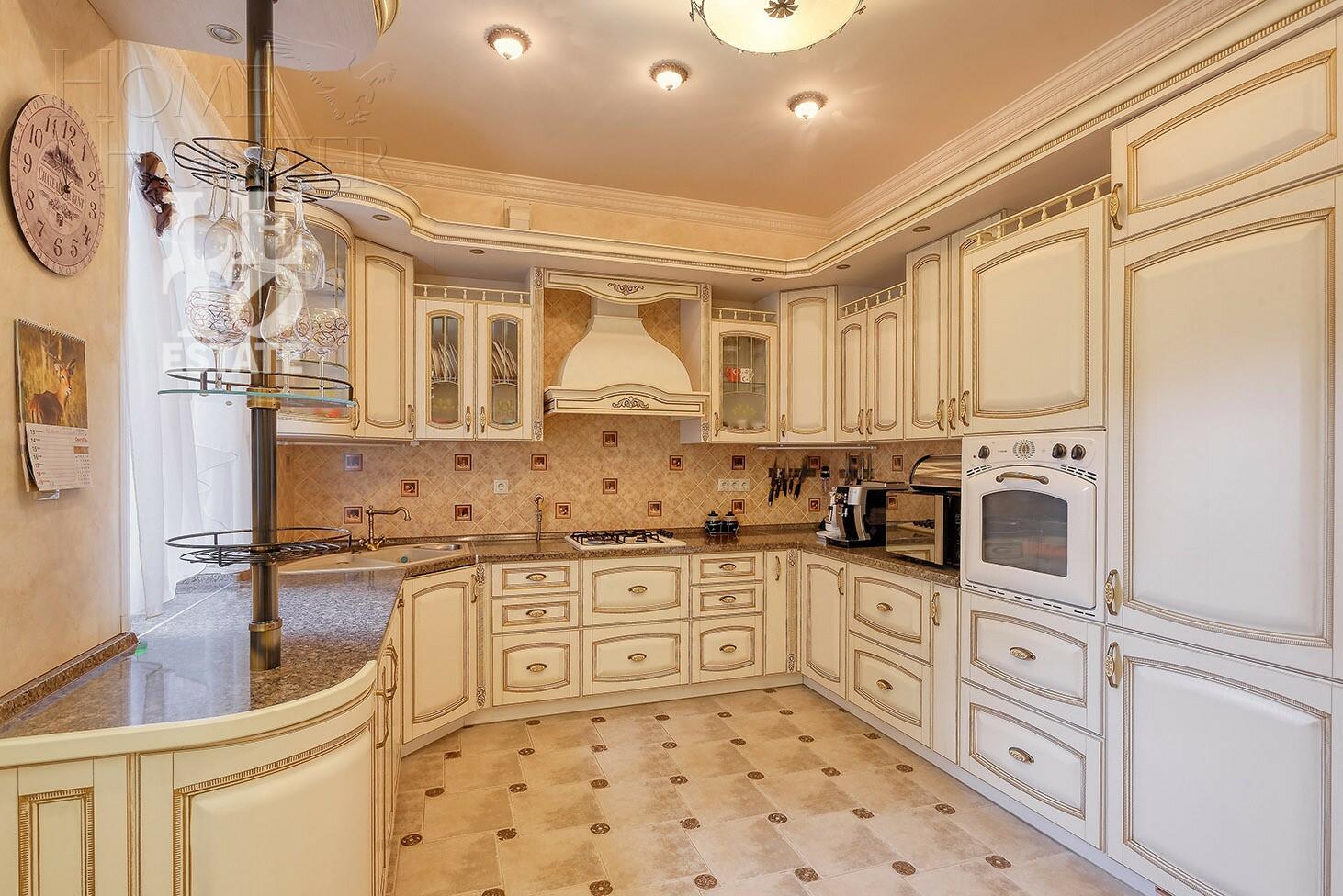 2-этажный коттедж 650 м² с отделкой