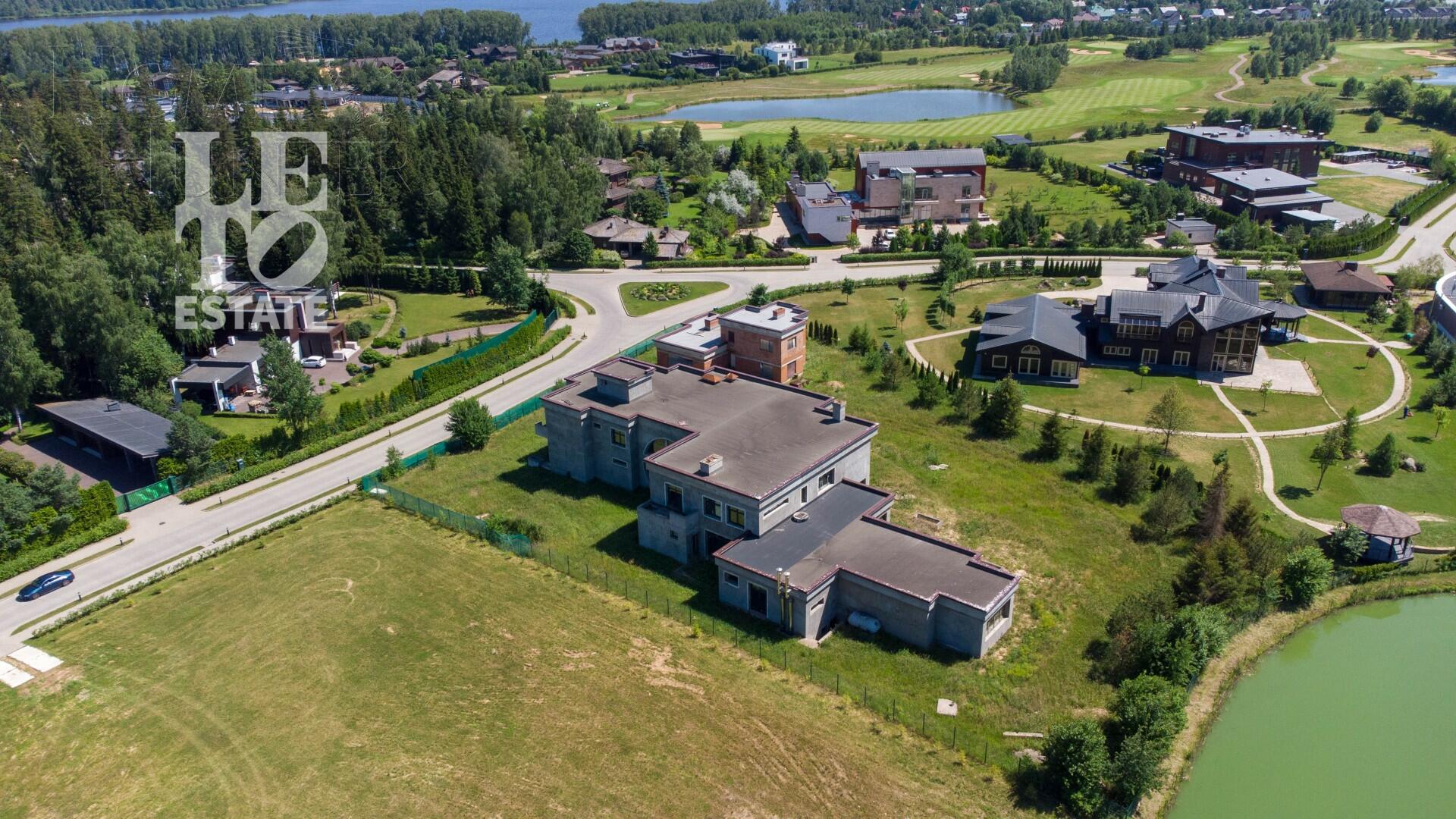 2-этажный коттедж 1 000 м² без отделки