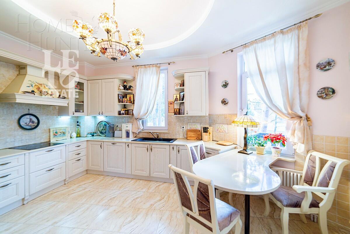 3-этажный коттедж 490 м² с отделкой