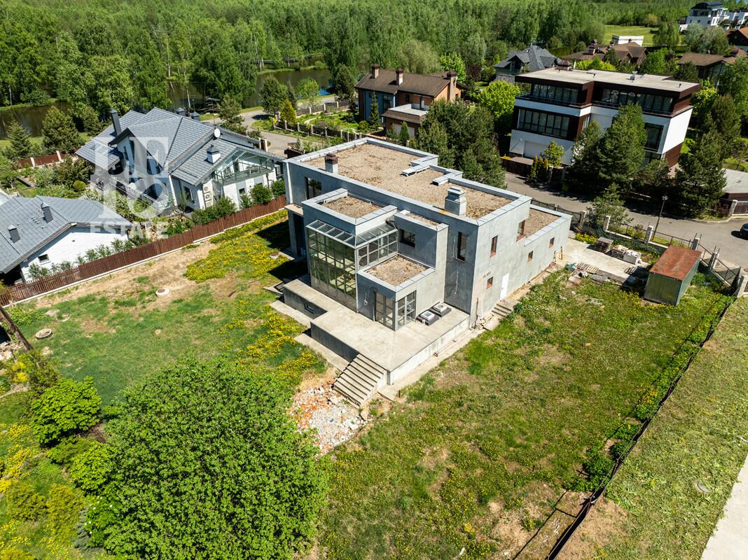 2-этажный коттедж 568.2 м² без отделки