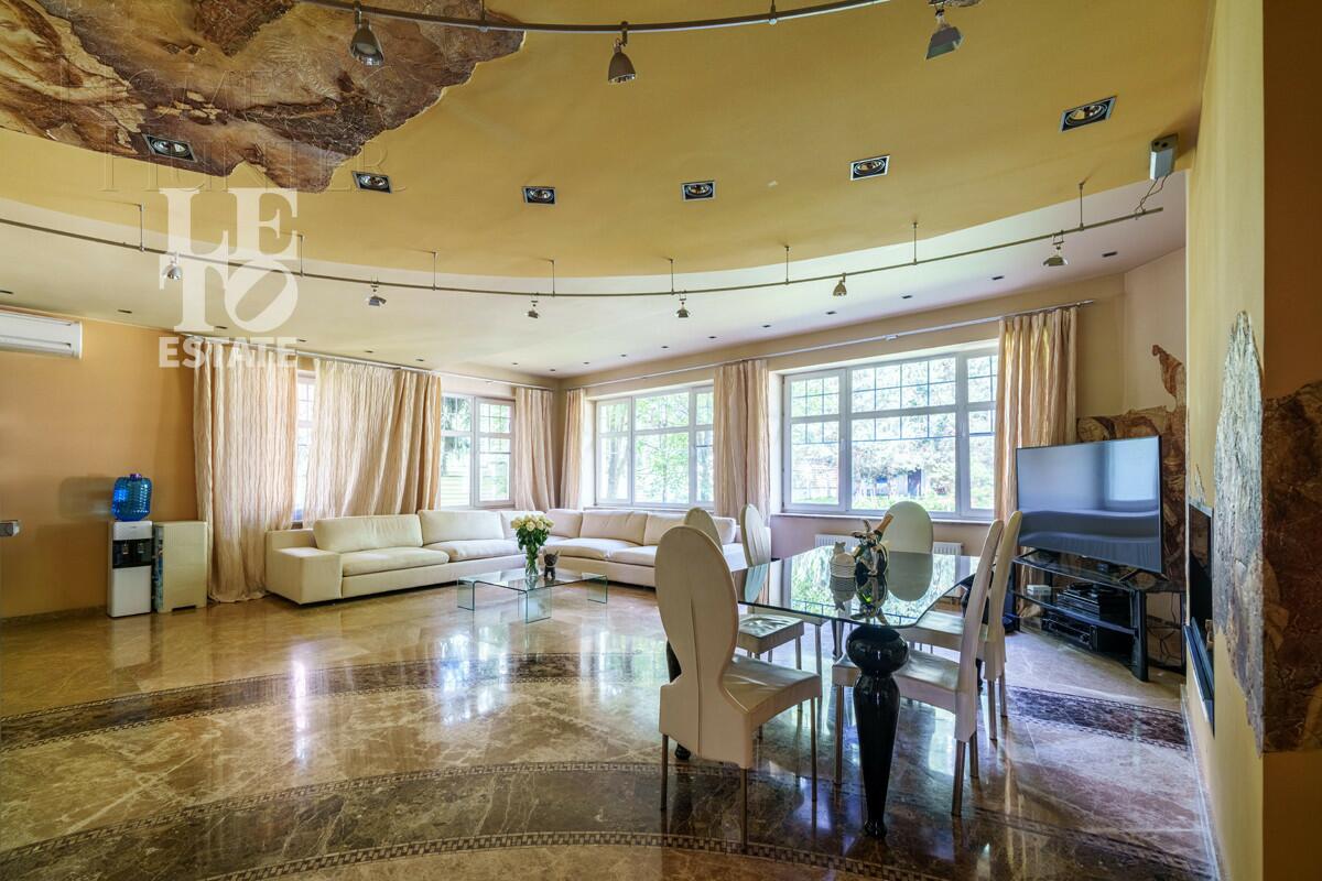 3-этажный коттедж 640 м² с отделкой