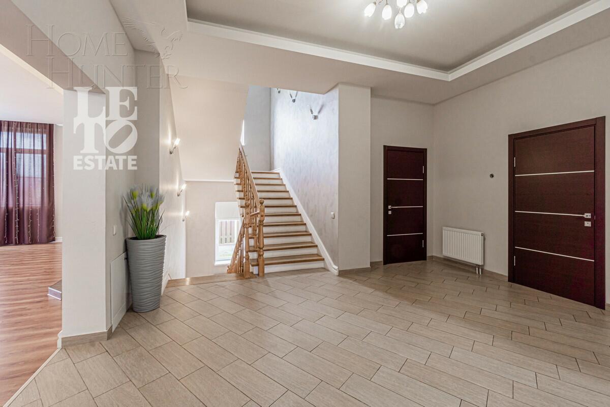 2-этажный коттедж 1 080 м² с отделкой