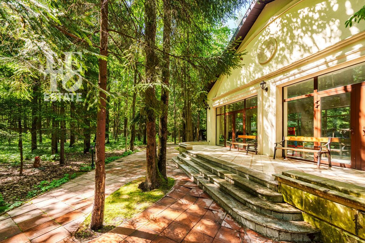 2-этажный коттедж 1 025 м² с отделкой