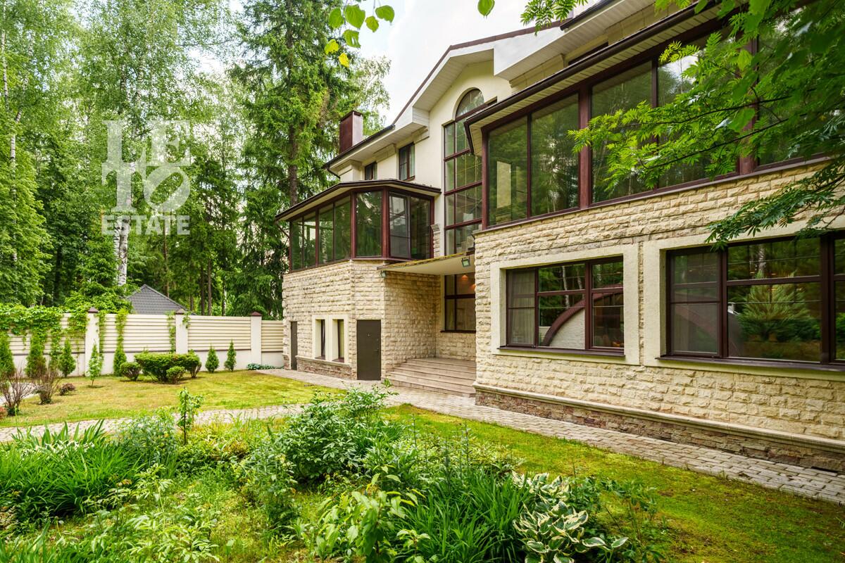 3-этажный коттедж 640 м² с отделкой