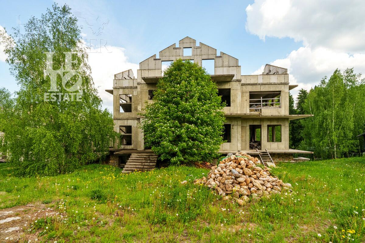 3-этажный коттедж 2 270 м² без отделки