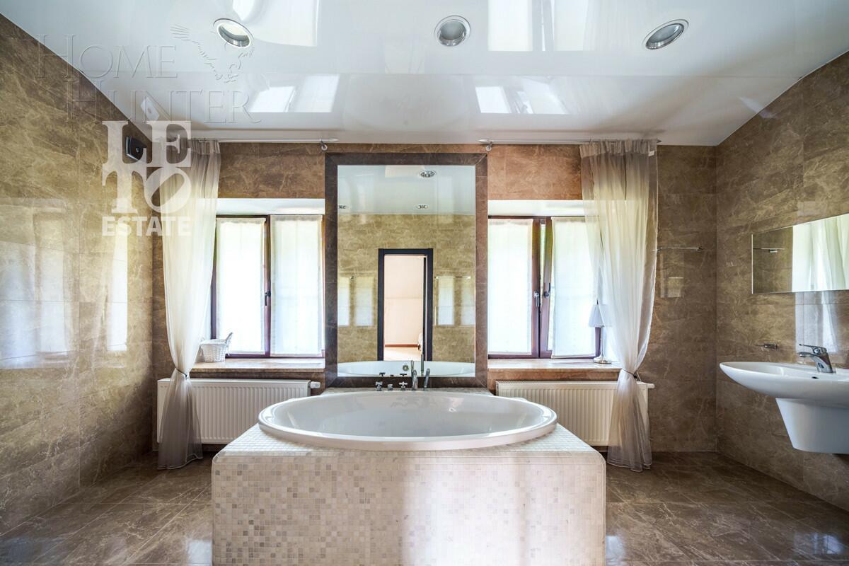 3-этажный коттедж 640 м² с отделкой