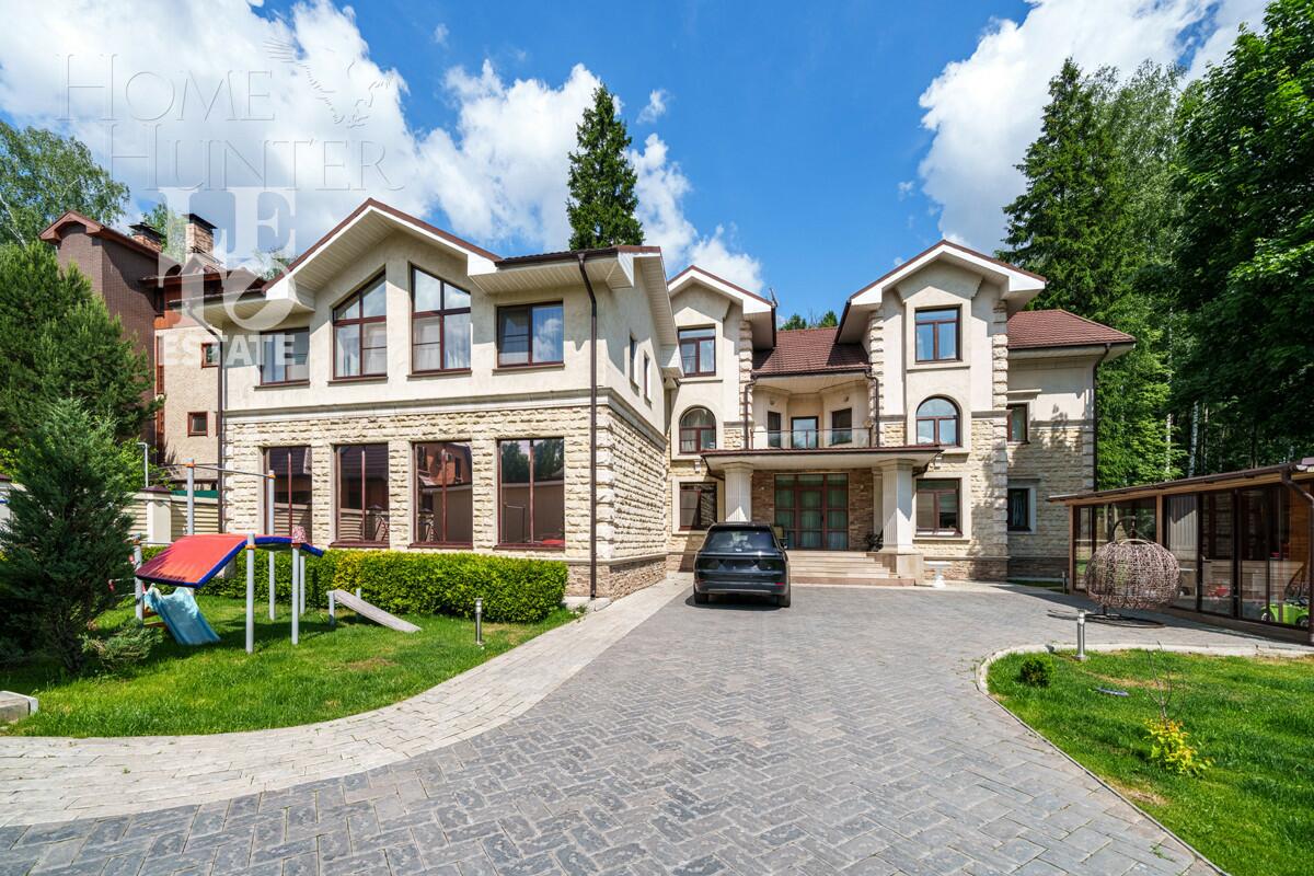 3-этажный коттедж 640 м² с отделкой