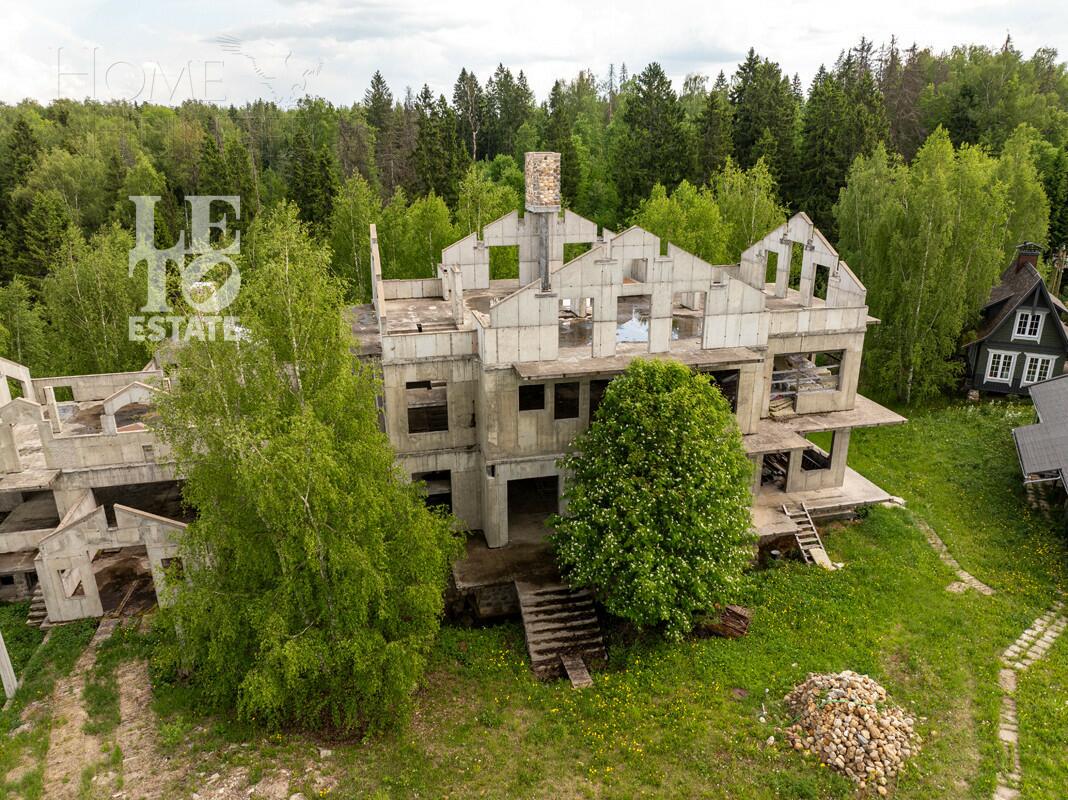 3-этажный коттедж 2 270 м² без отделки