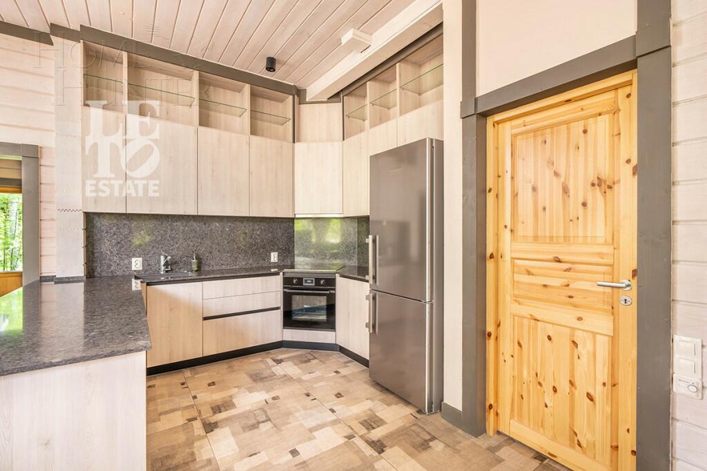 2-этажный коттедж 400 м² с отделкой