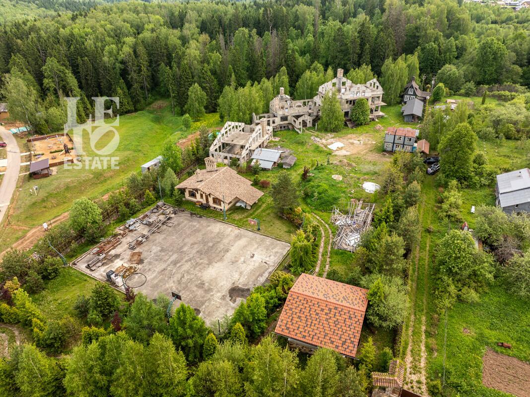 3-этажный коттедж 2 270 м² без отделки