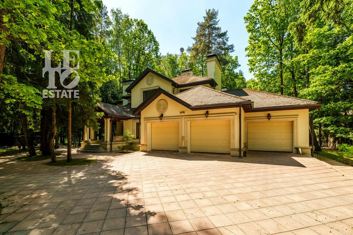 2-этажный коттедж 1 025 м² с отделкой