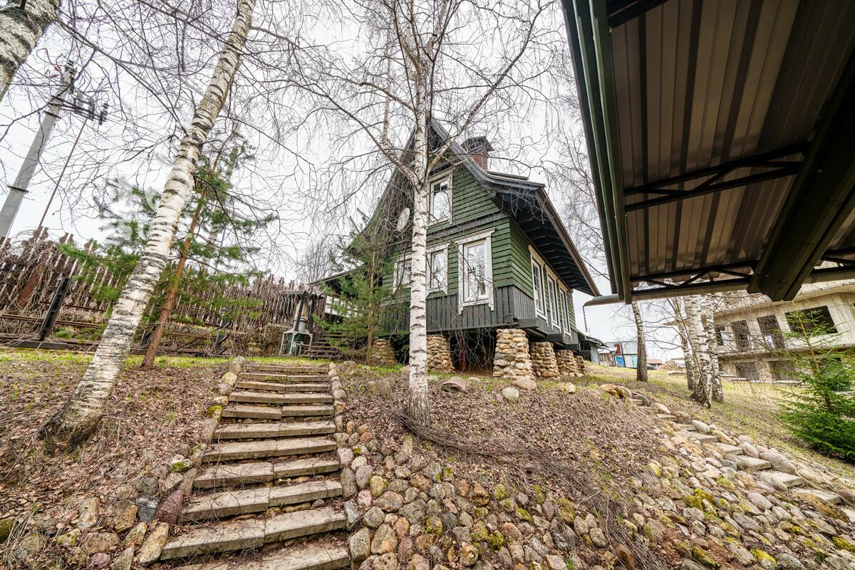 3-этажный коттедж 2 270 м² без отделки