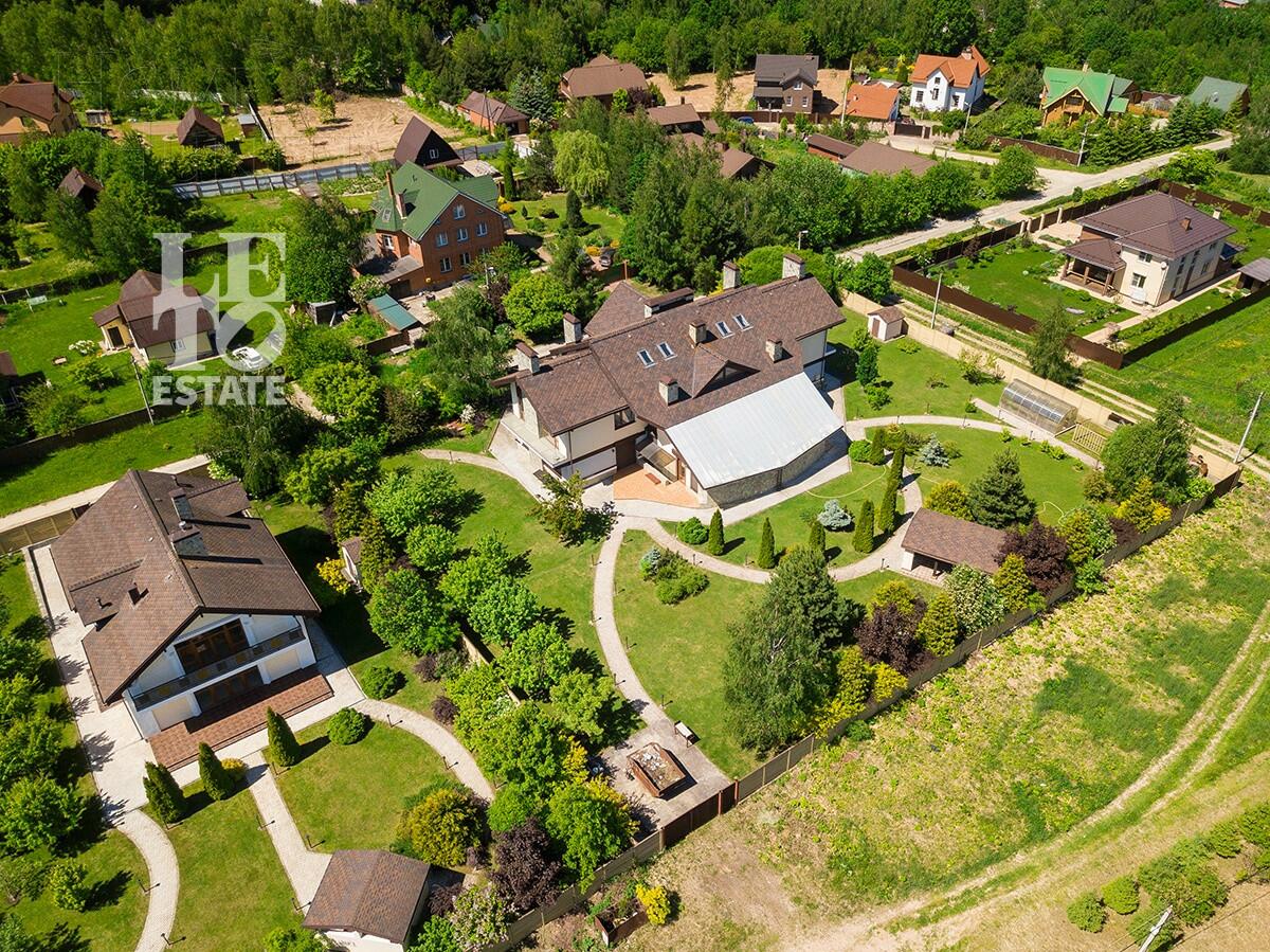 2-этажный коттедж 962.1 м² без отделки