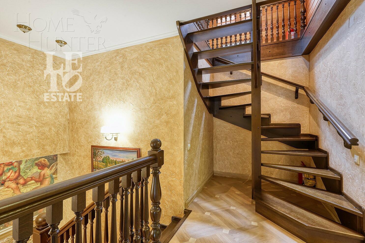 2-этажный коттедж 650 м² с отделкой