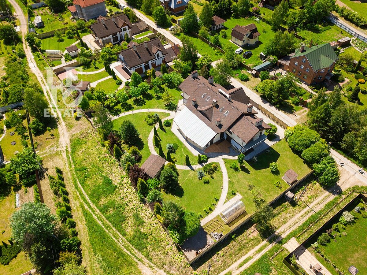 2-этажный коттедж 962.1 м² без отделки