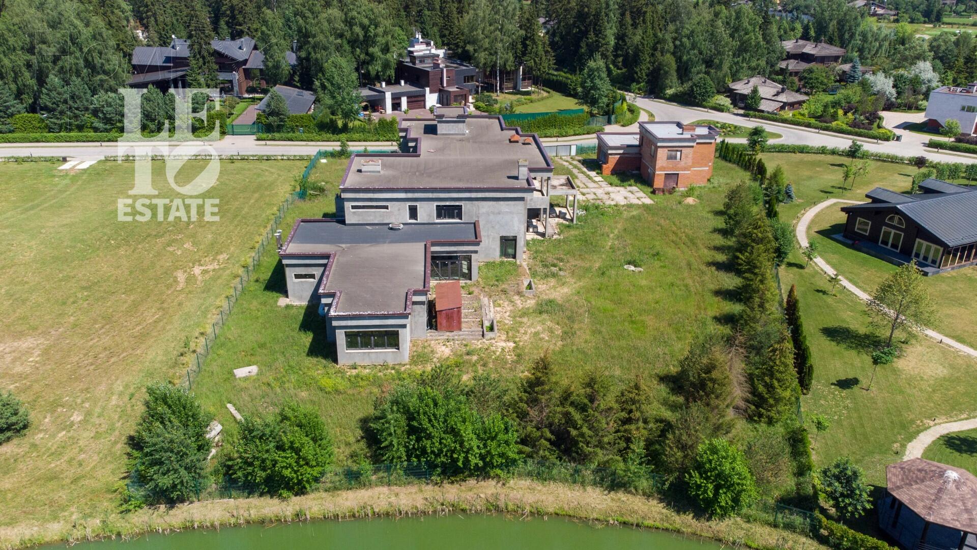 2-этажный коттедж 1 000 м² без отделки