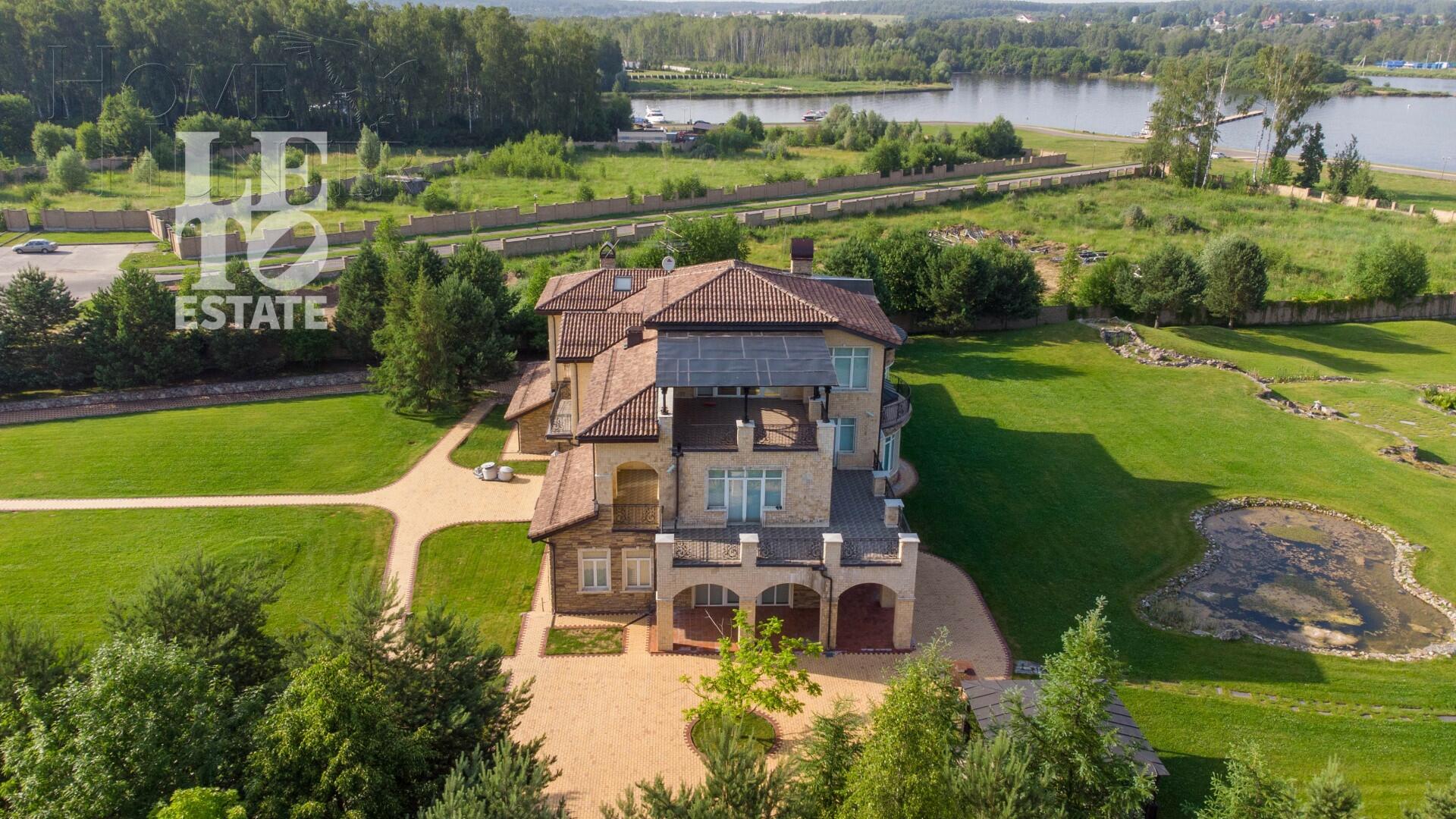 3-этажный коттедж 1 500 м² с отделкой