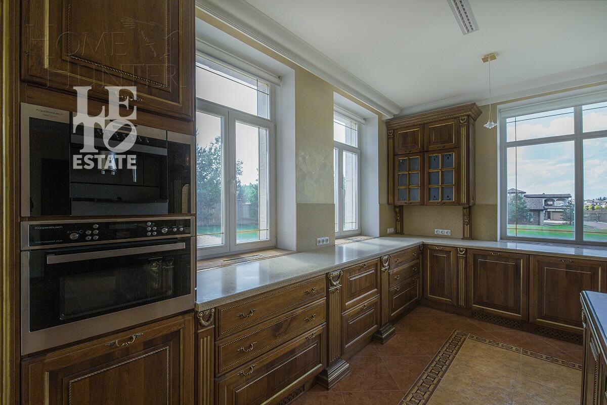 3-этажный коттедж 1 500 м² с отделкой