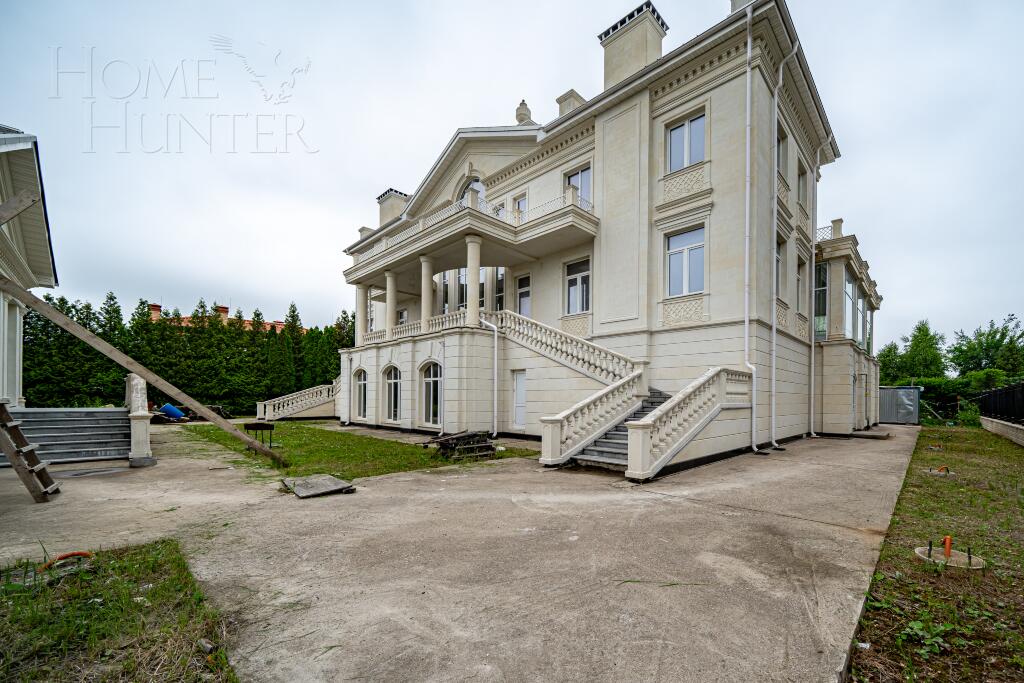 3-этажный коттедж 1 532 м² без отделки