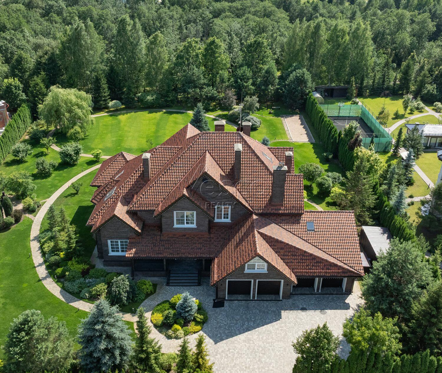 2-этажный коттедж 1 000 м² с отделкой