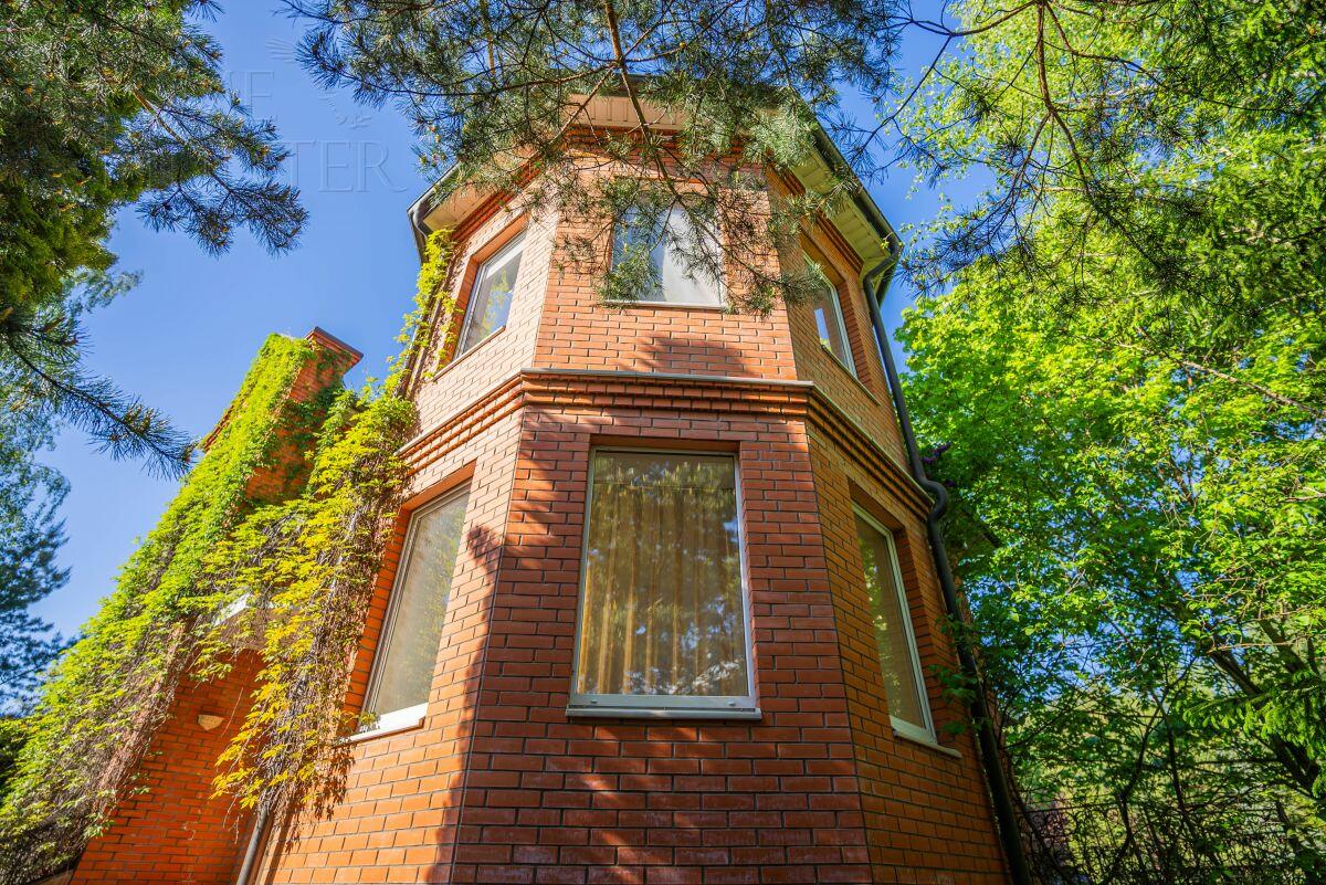 2-этажный коттедж 350 м² с отделкой