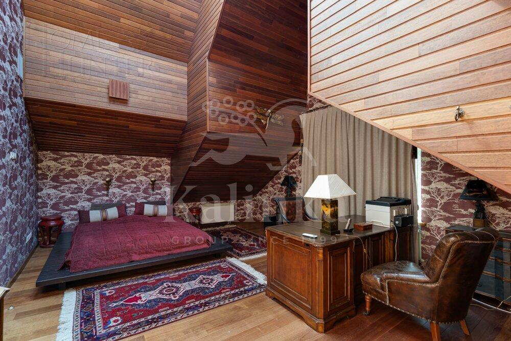 3-этажный коттедж 1 250 м² с отделкой