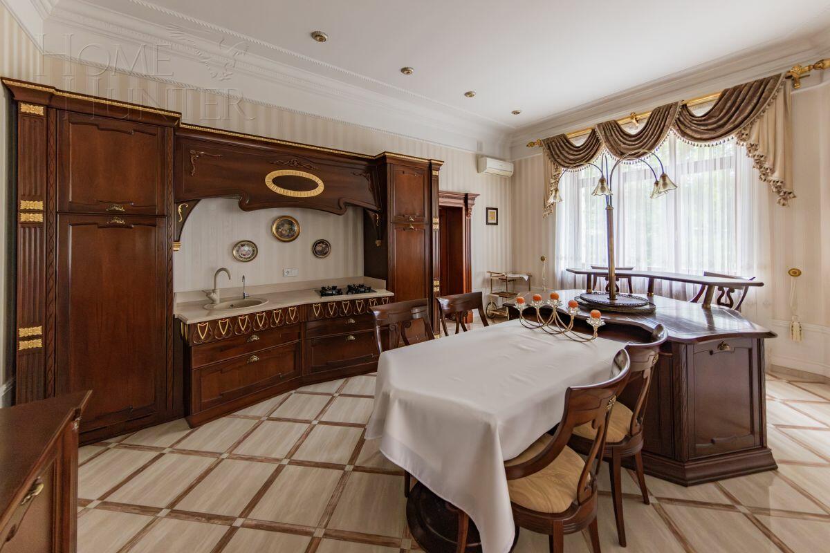 3-этажный коттедж 2 009 м² с отделкой