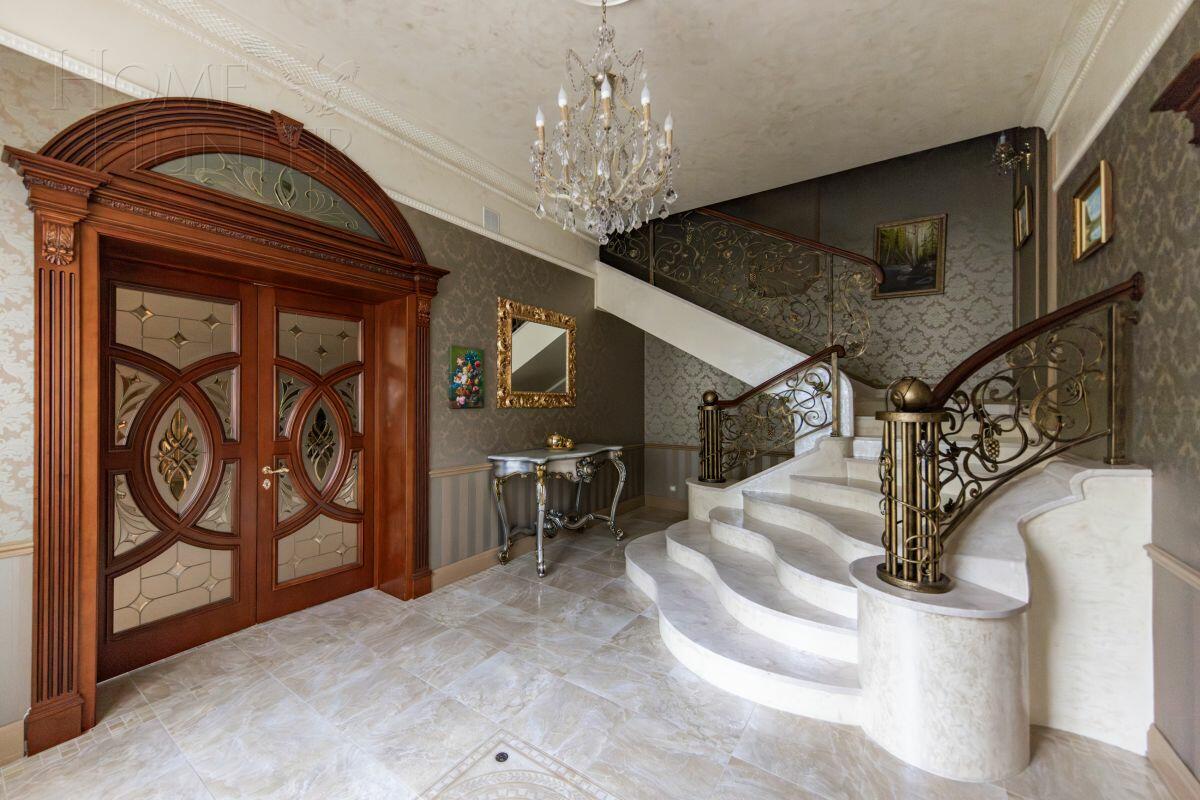 3-этажный коттедж 2 009 м² с отделкой