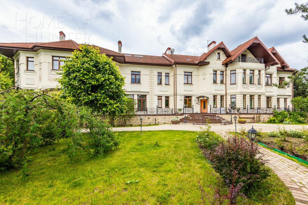 3-этажный коттедж 2 009 м² с отделкой