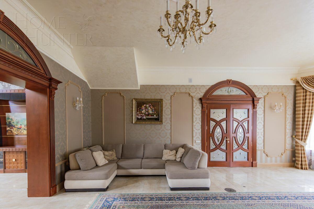 3-этажный коттедж 2 009 м² с отделкой