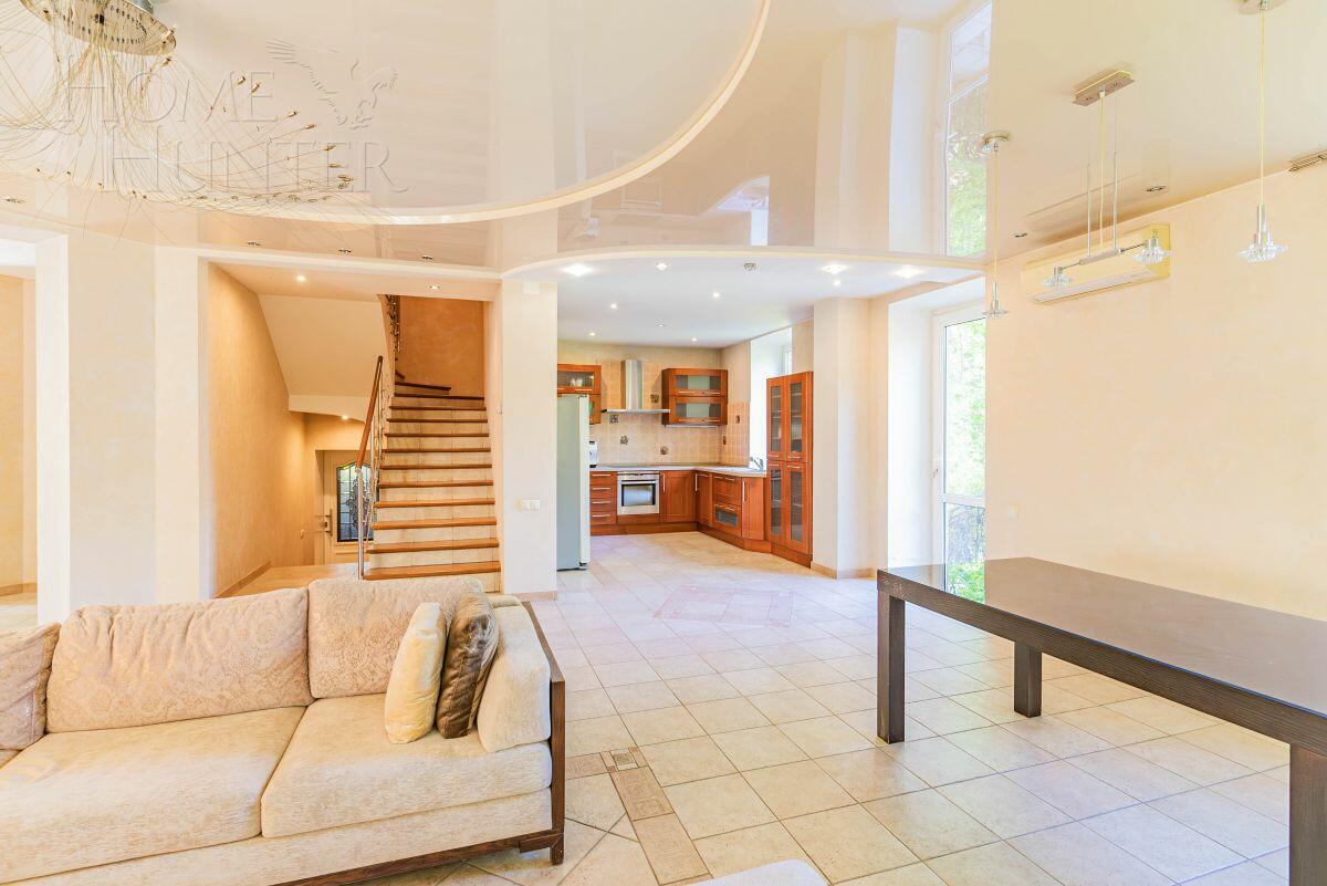 2-этажный коттедж 350 м² с отделкой