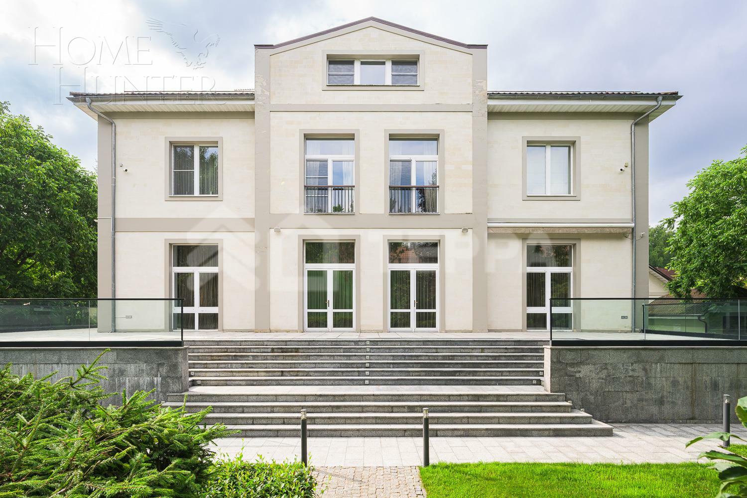 2-этажный коттедж 1 438 м² с отделкой