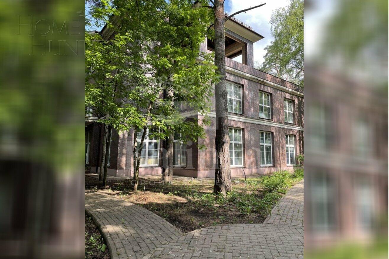 3-этажный коттедж 900 м² без отделки