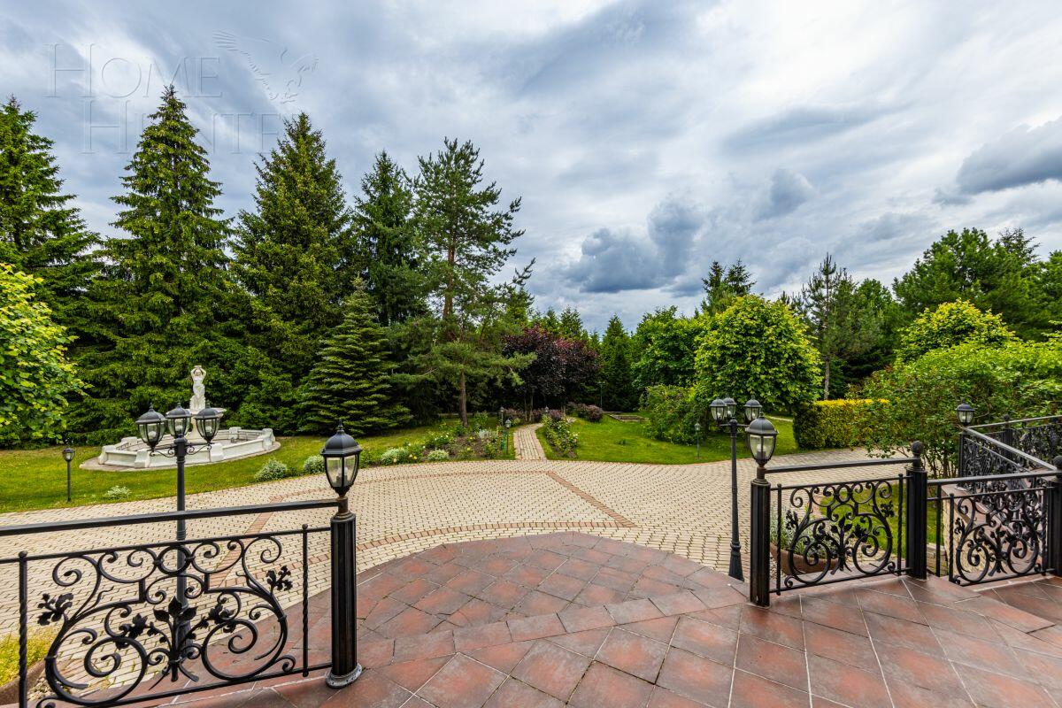 3-этажный коттедж 2 009 м² с отделкой