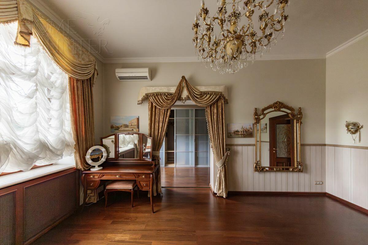 3-этажный коттедж 2 009 м² с отделкой