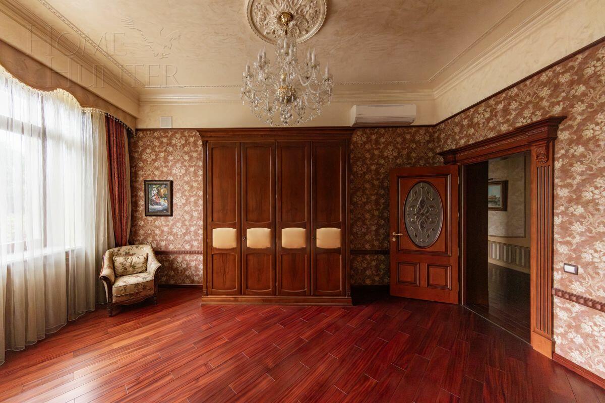 3-этажный коттедж 2 009 м² с отделкой