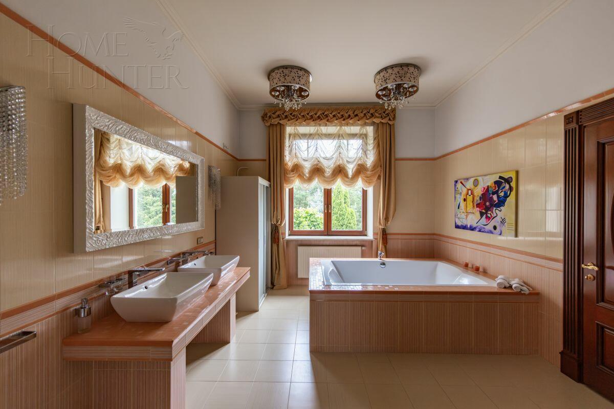 3-этажный коттедж 2 009 м² с отделкой