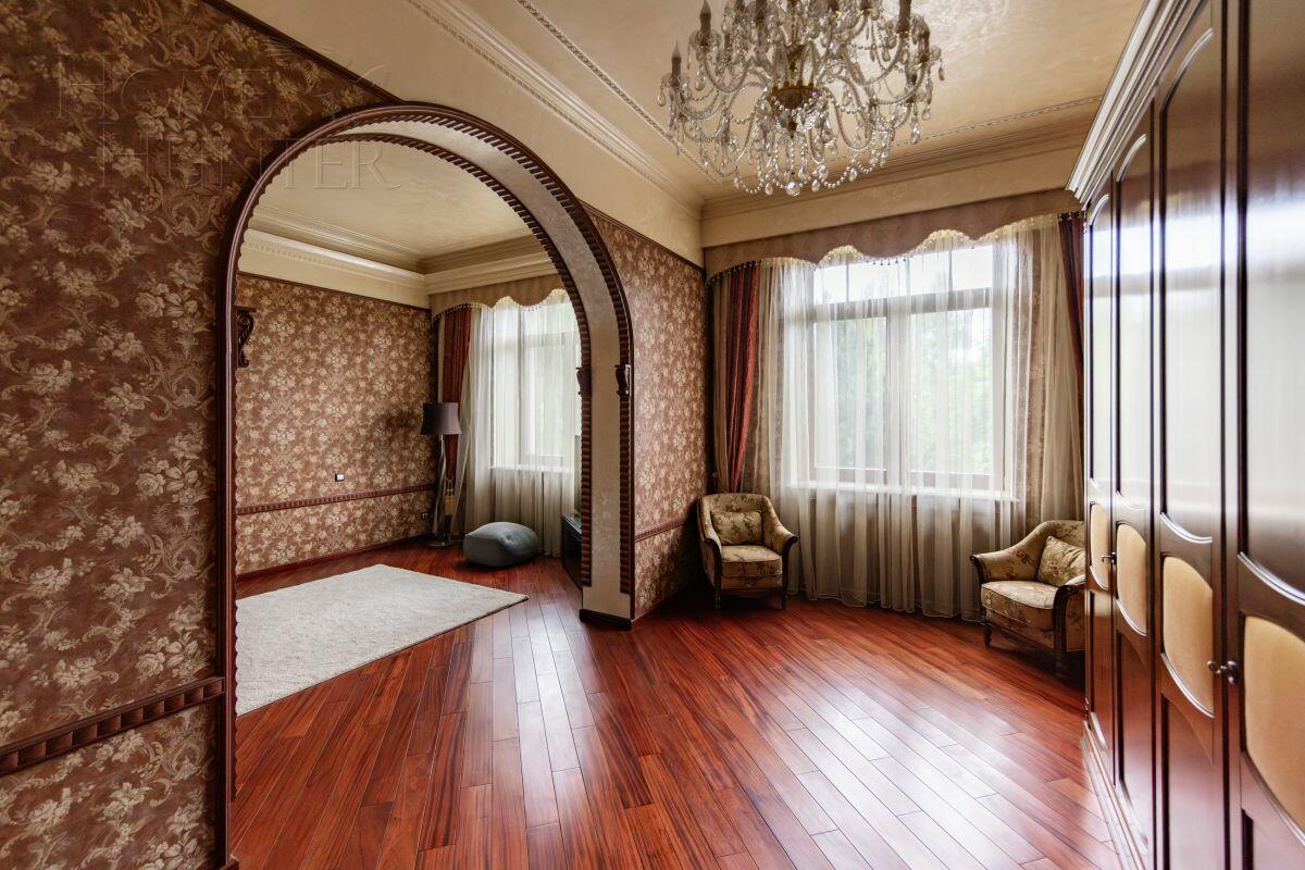 3-этажный коттедж 2 009 м² с отделкой