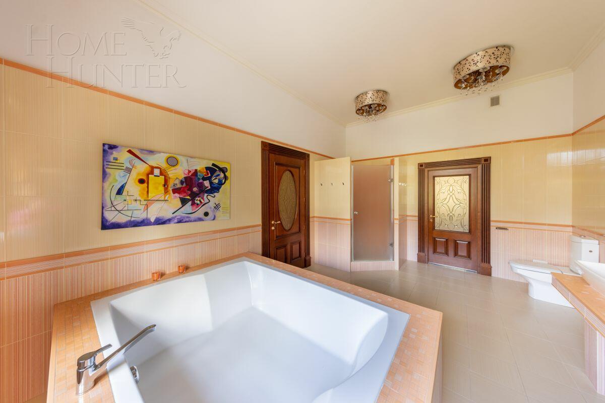 3-этажный коттедж 2 009 м² с отделкой