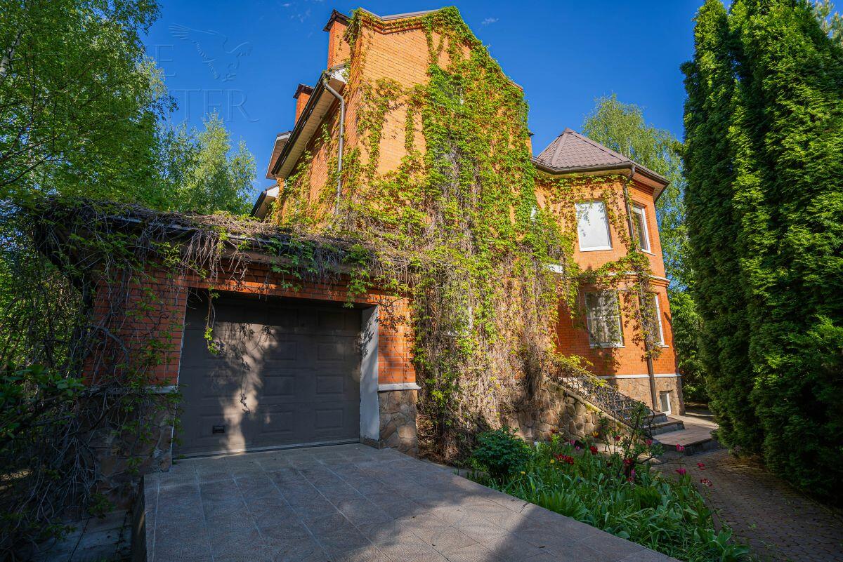 2-этажный коттедж 350 м² с отделкой