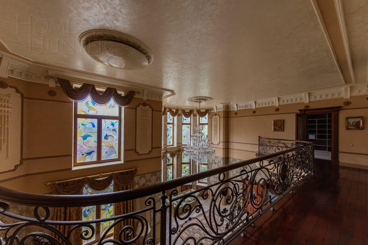 3-этажный коттедж 2 009 м² с отделкой