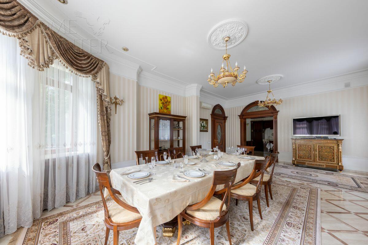 3-этажный коттедж 2 009 м² с отделкой